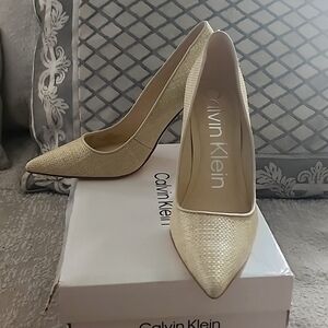 Natural Calvin Klein Brady 4" pumps